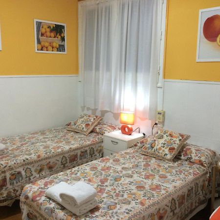 Hostal Valls Barcelona Room photo