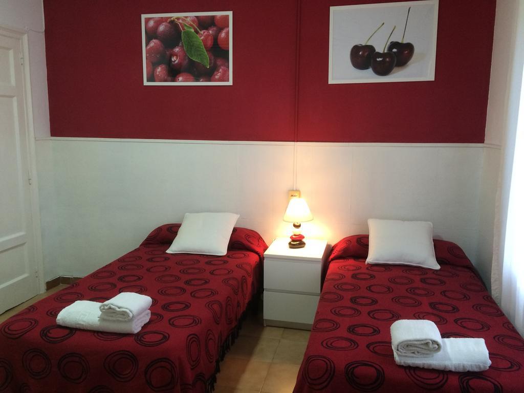 Hostal Valls Barcelona Room photo