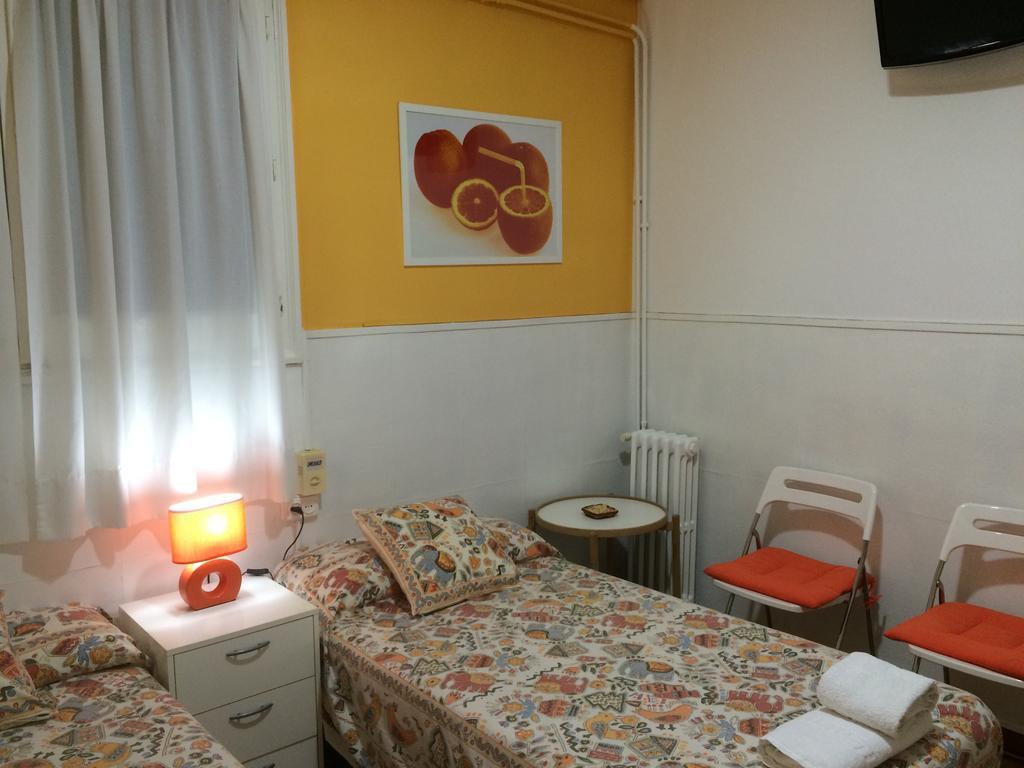 Hostal Valls Barcelona Room photo