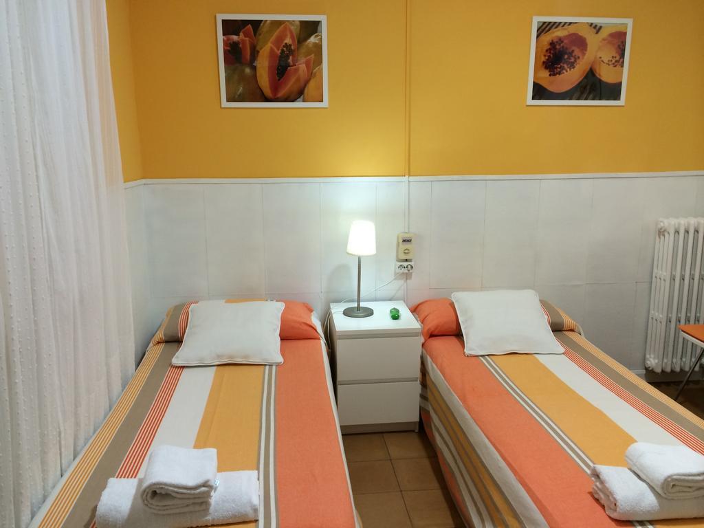 Hostal Valls Barcelona Exterior photo