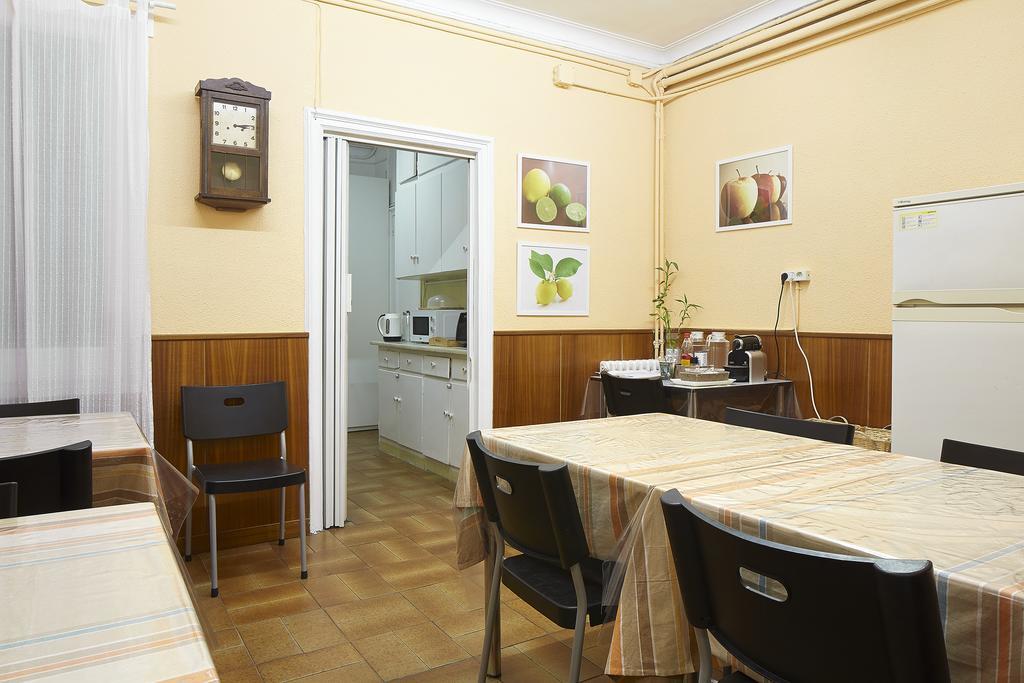Hostal Valls Barcelona Exterior photo