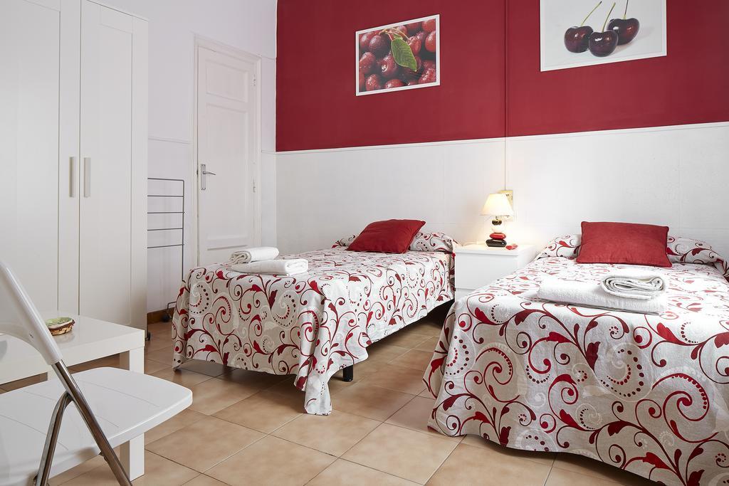 Hostal Valls Barcelona Exterior photo