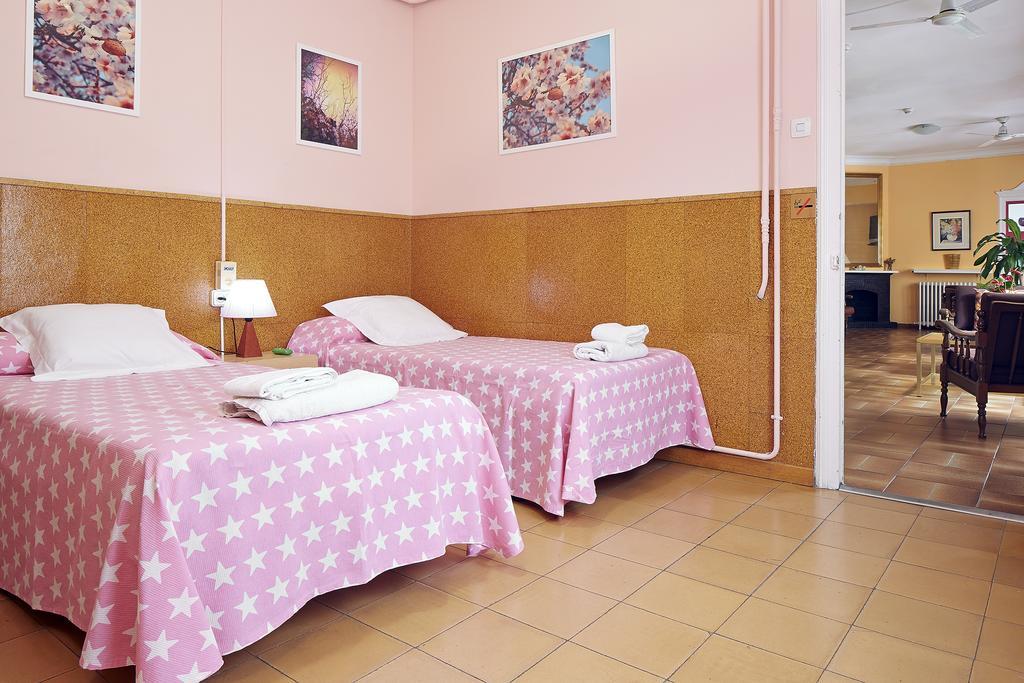 Hostal Valls Barcelona Exterior photo