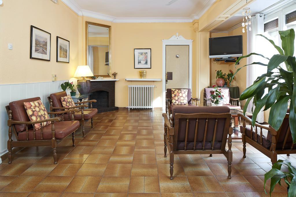 Hostal Valls Barcelona Exterior photo