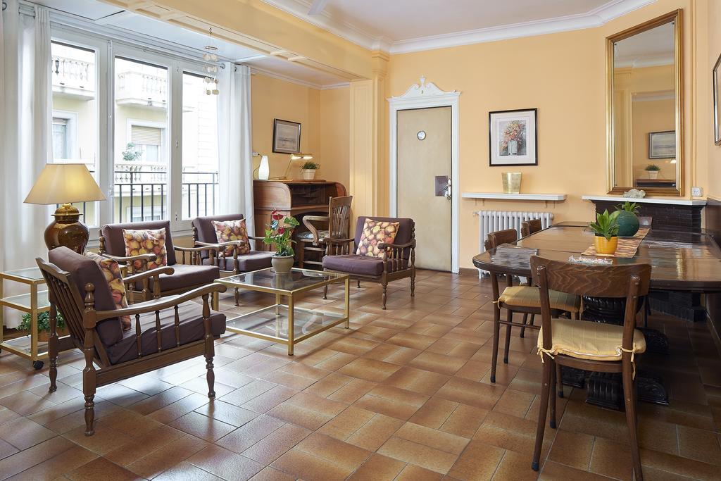 Hostal Valls Barcelona Exterior photo