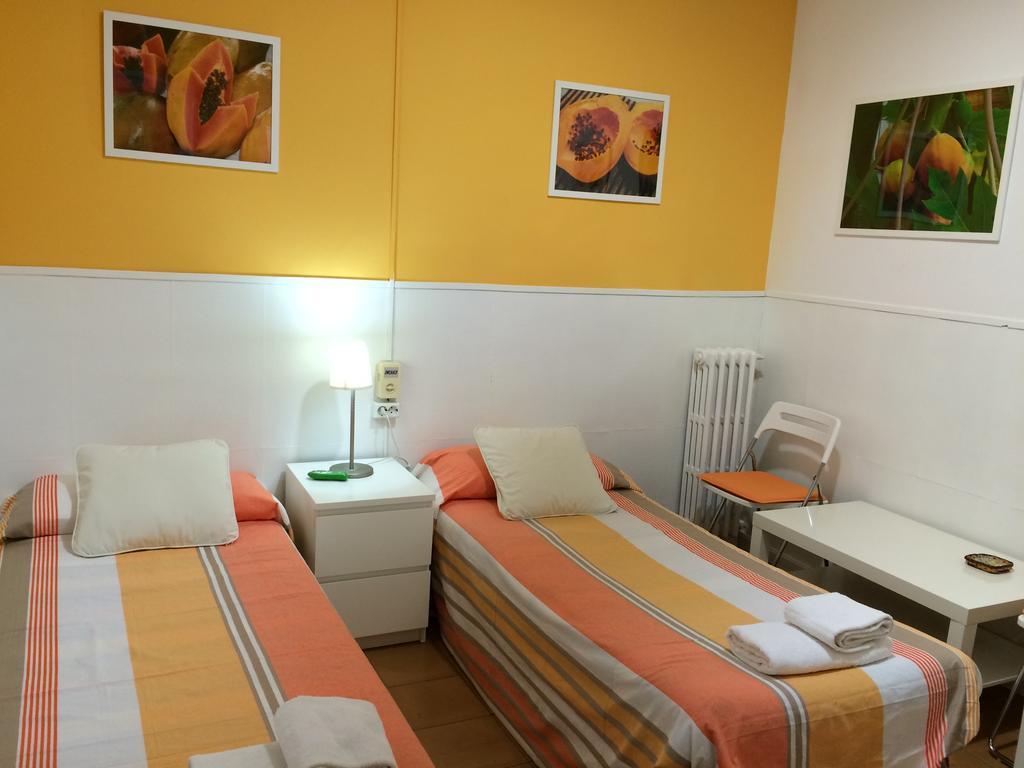 Hostal Valls Barcelona Exterior photo