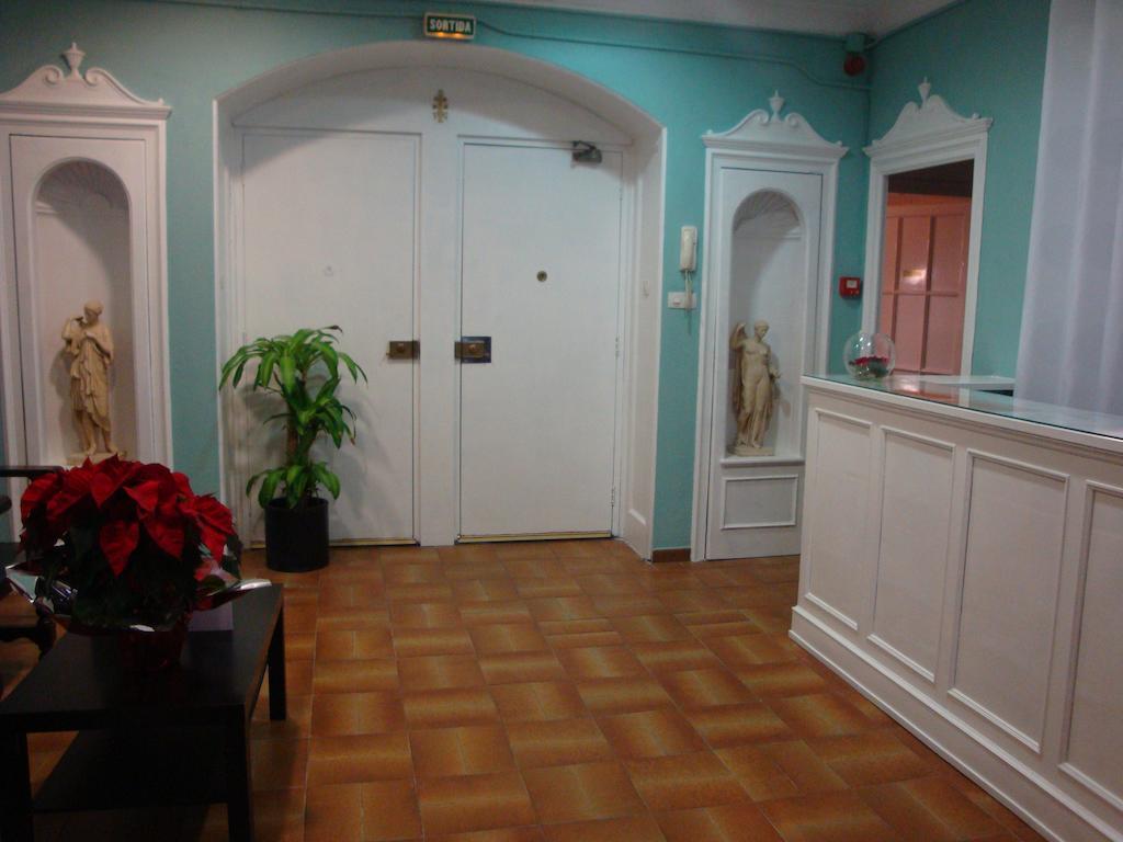 Hostal Valls Barcelona Exterior photo