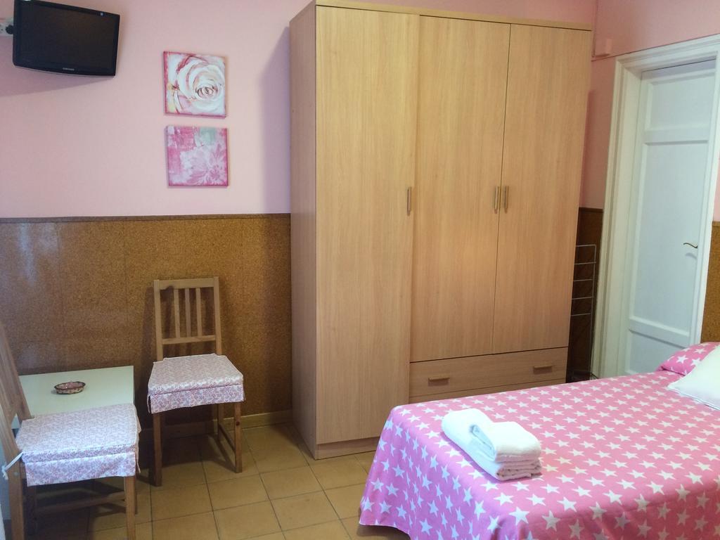 Hostal Valls Barcelona Exterior photo