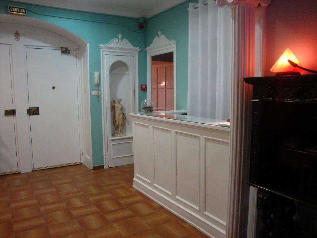 Hostal Valls Barcelona Exterior photo