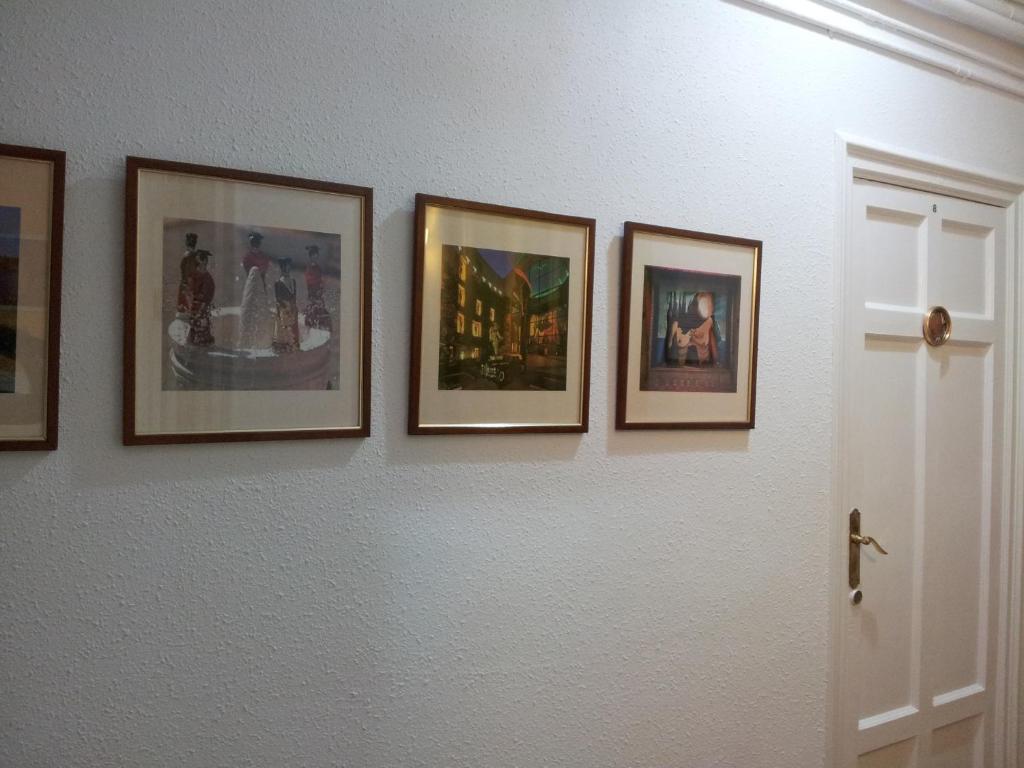 Hostal Valls Barcelona Exterior photo