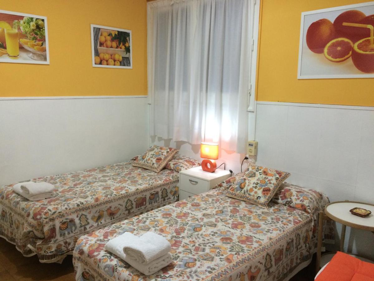 Hostal Valls Barcelona Room photo