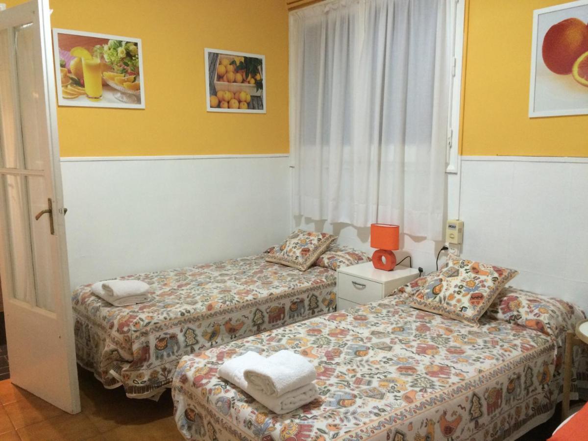 Hostal Valls Barcelona Exterior photo